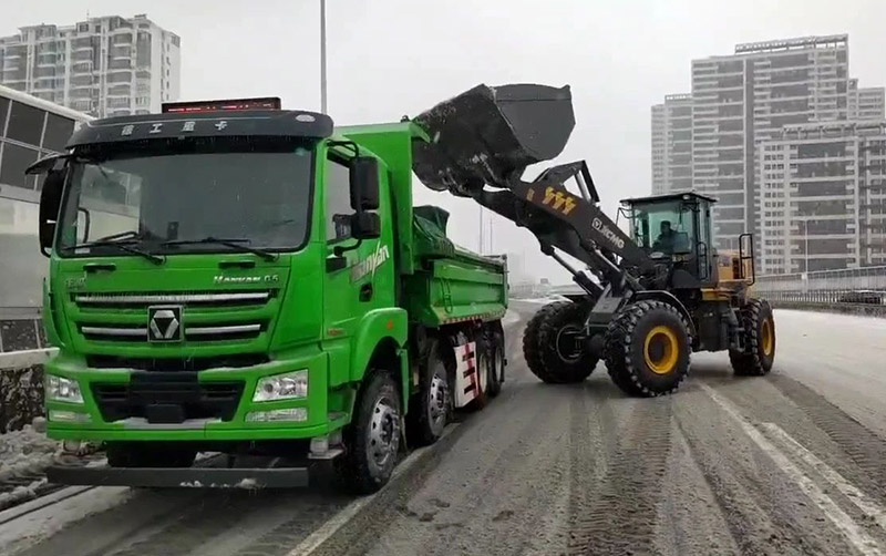 除雪保畅通，金年会汽车在行动